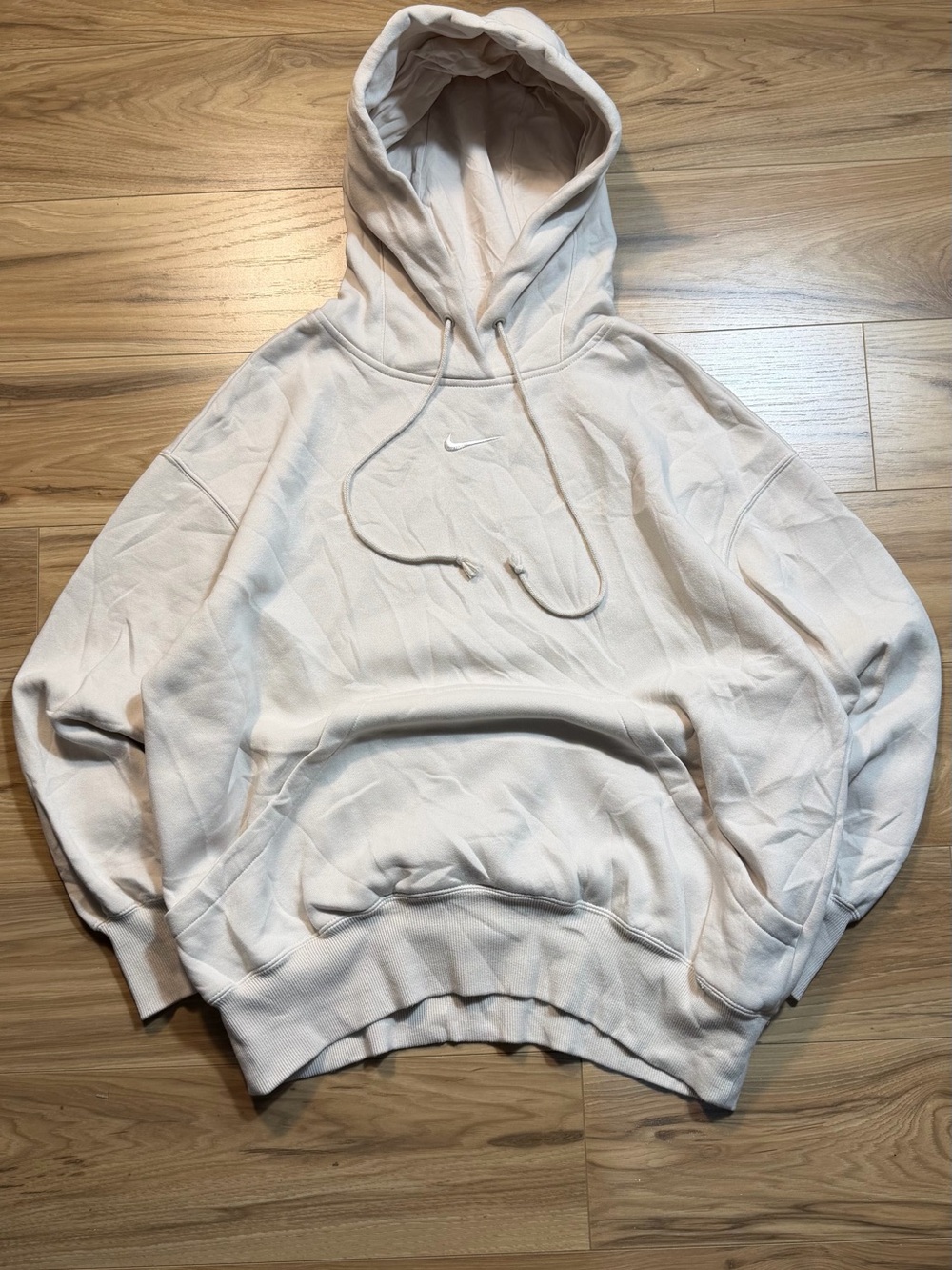 Center swoosh Nike hoodie in size M
Cream neutral #athletic